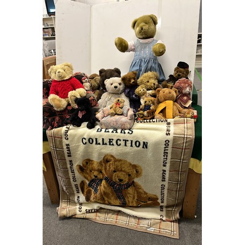 528 - COLLECTION OF TEDDIE BEARS