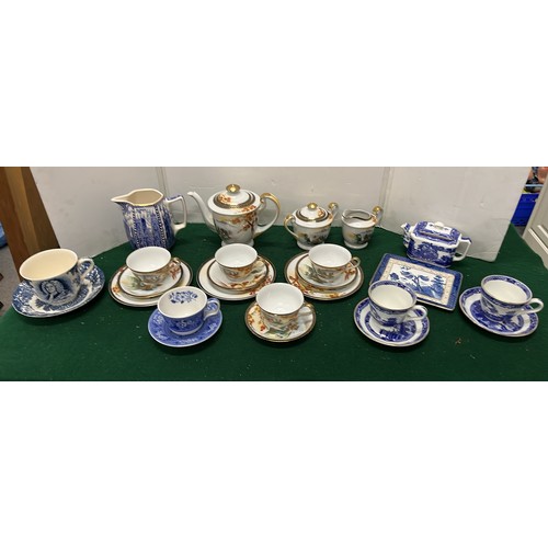 527 - ORIENTAL AND BLUE AND WHITE TEA TABLEWARE