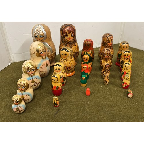 66 - RUSSIAN MATRYOSHKA / NESTING DOLLS