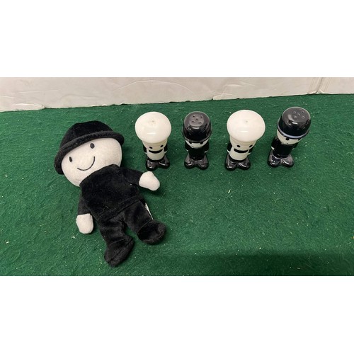 533 - HOME PRIDE FLOWER MEN SALT AND PEPPER POTS AD SOFT TOY