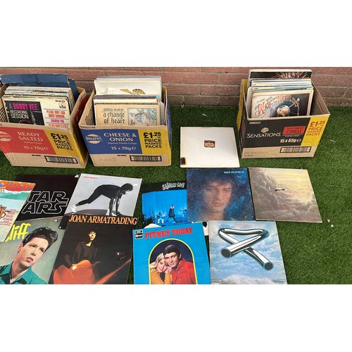 521 - QTY OF MIXED ARTIST AND MUSIC LPS TO INCLUDE CLIFF RICHARD ON A 78 BY COLUMBIA / SCHOOL BOY CRUSH