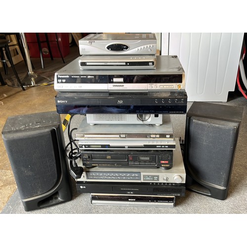 537 - QTY OF USED DVD PLAYERS AND OTHER ITEMS SPARES AND REPAIR