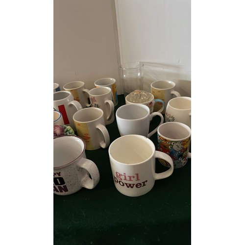 610 - MIXED MUGS