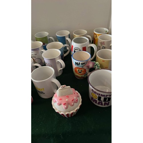 610 - MIXED MUGS