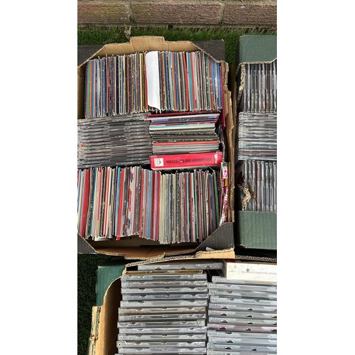 605 - LARGE QTY OF MIXED CDS