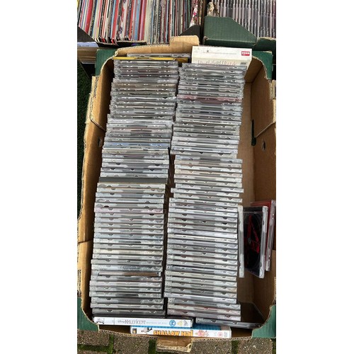 605 - LARGE QTY OF MIXED CDS