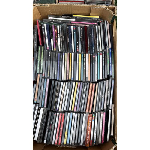 605 - LARGE QTY OF MIXED CDS