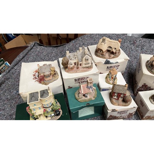 597 - COLLECTION OF LILLIPUT LANE HOUSES