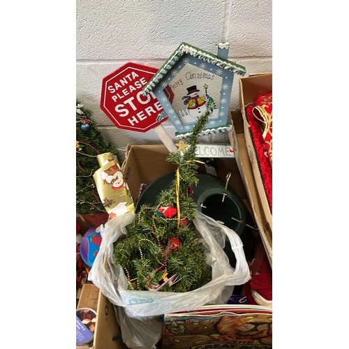 593 - LARGE QTY OF CHRISTMAS ITEMS