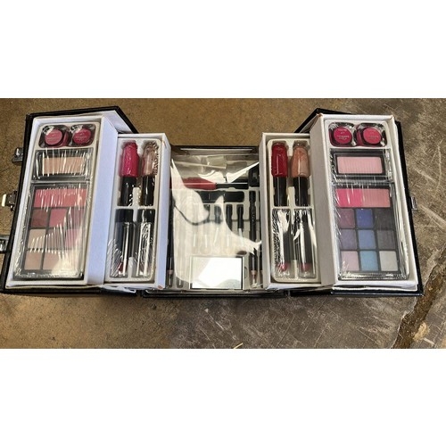 599 - UNUSED MAKEUP TRAVEL BOX