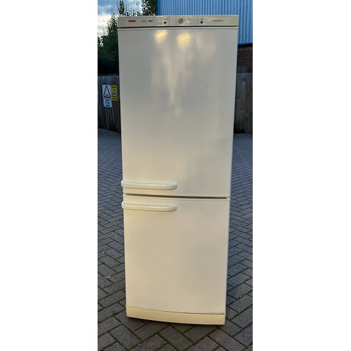 637 - BOSCH UPRIGHT FRIDGE FREEZER