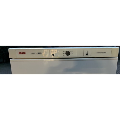 637 - BOSCH UPRIGHT FRIDGE FREEZER