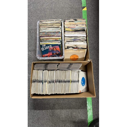 612 - QUANTITY OF MIXED MUSIC AND ARTIST LPS