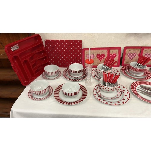 17 - RED AND BLUE USED TABLE WARE