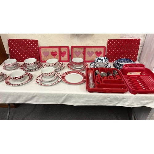 17 - RED AND BLUE USED TABLE WARE