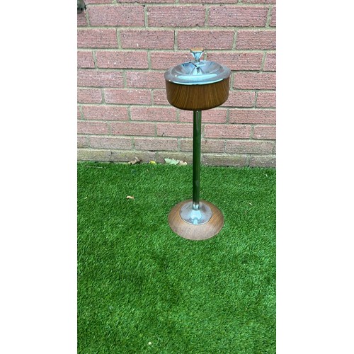 500 - Retro ash tray on stand