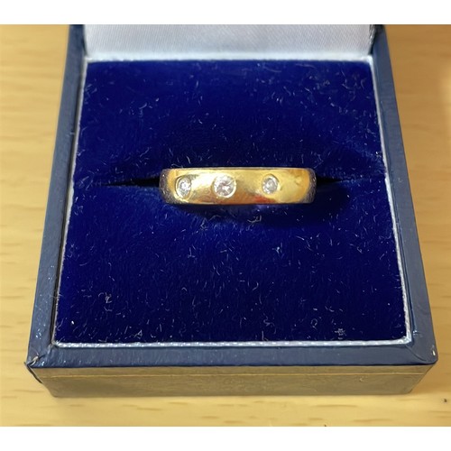 199 - 18ct gold with diamonds ring - weight 5.12g