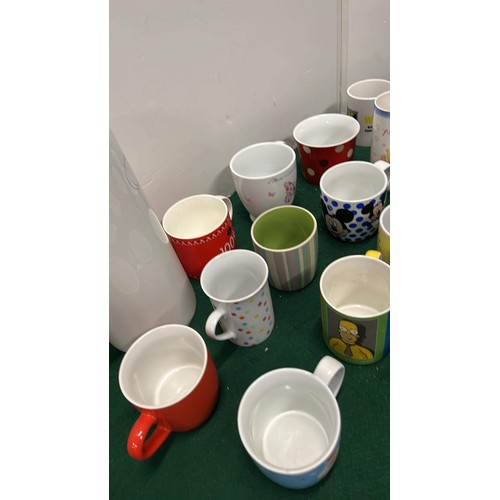 182 - Large quantity of decorative cups