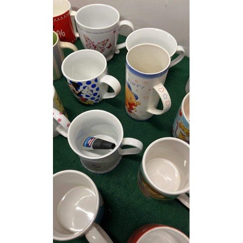 182 - Large quantity of decorative cups