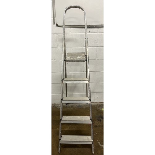 281 - USED STEP LADDER