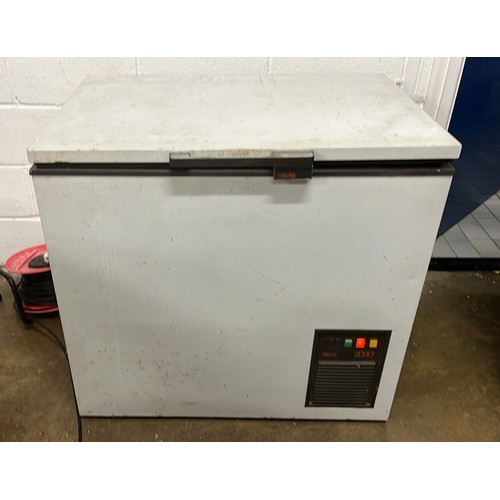 279 - CHEST FREEZER HAS BEEN USED IN GARAGE SEE PICTURES