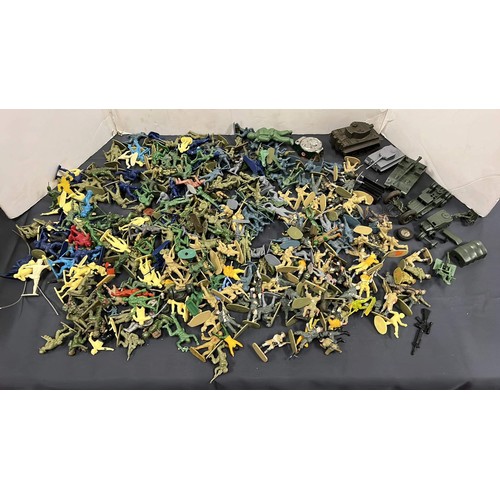 262 - Vintage toy soldiers