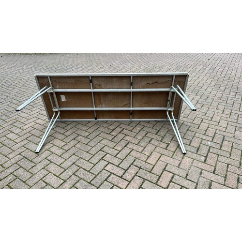 435 - Folding table