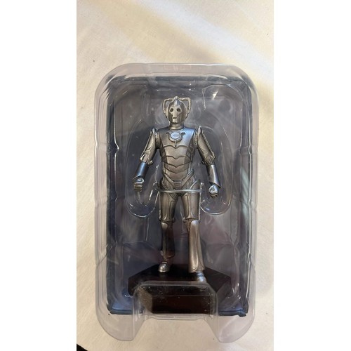 523 - New in box cylous cyberman 