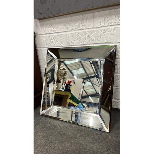 565 - Concave mirror bevel 24 x 24