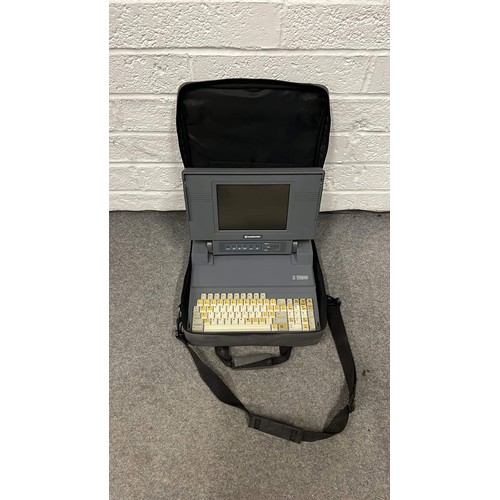 566 - 1980s retro samsung s5200 laptop in case