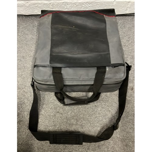 566 - 1980s retro samsung s5200 laptop in case