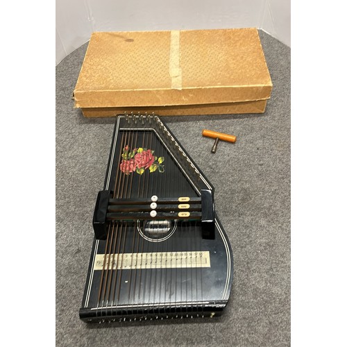 162 - AUTO HARP WITH BOX