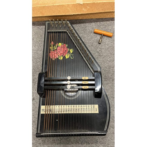 162 - AUTO HARP WITH BOX