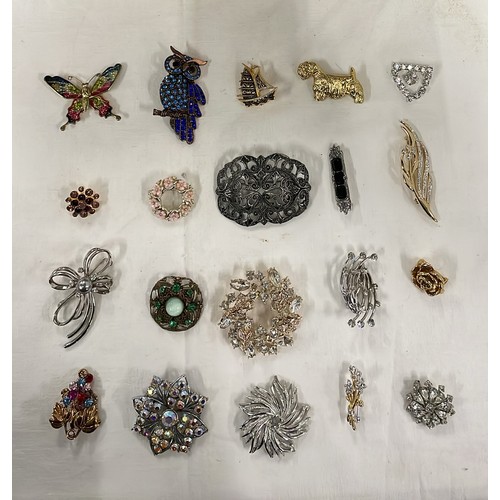 113 - 20 decorative broaches