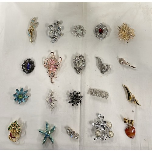 109 - 20 decorative broaches