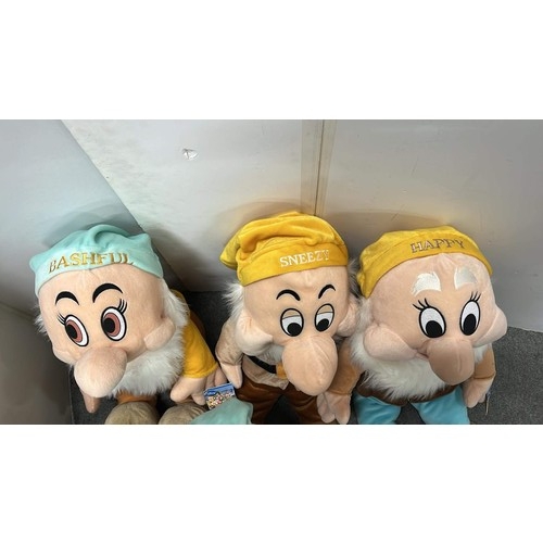 153 - FIVE LARGE CLEAN SNOW WHITE DWARFS DOC , SLEEPY , BASHFUL , SNEEZY AND HAPPY