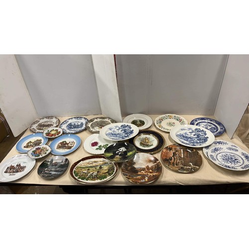 52 - QTY OF MIXED COLLECTORS PLATES