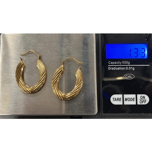 43 - 9ct gold hooped earrings total weight 1.33g