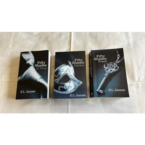 139 - THE FIFTY SHADES OF GREY TRIO BOOK SET