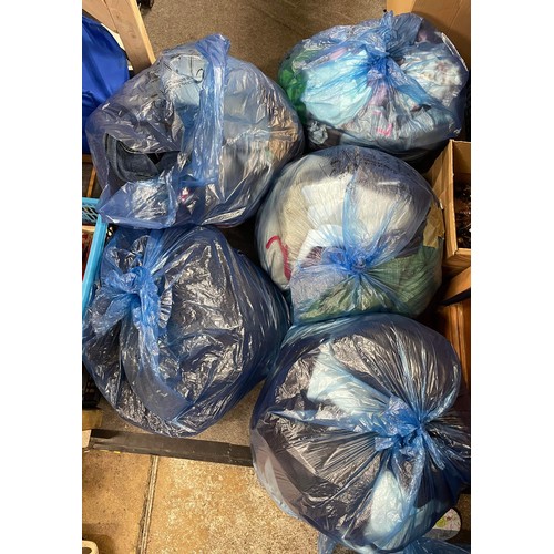 402 - 5 large bags of clothing