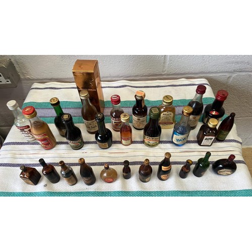 21 - QTY OF MIXED MINIATURE BOTTLES OF ALCOHOL H/C UNCHECKED