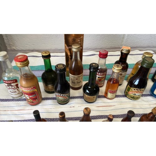 21 - QTY OF MIXED MINIATURE BOTTLES OF ALCOHOL H/C UNCHECKED