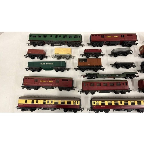 458 - TRIANG WAGONS & COACHES