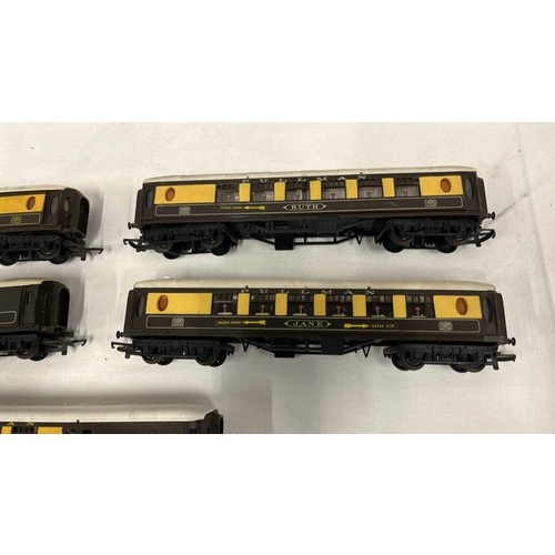 459 - TRIANG PULLMAN CARRIAGES