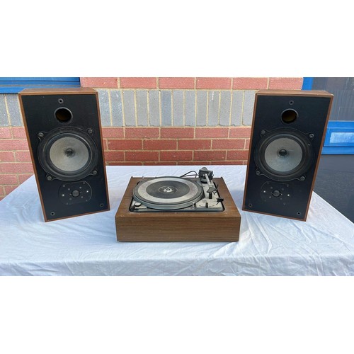 838 - TURN TABLE AND SPEAKERS