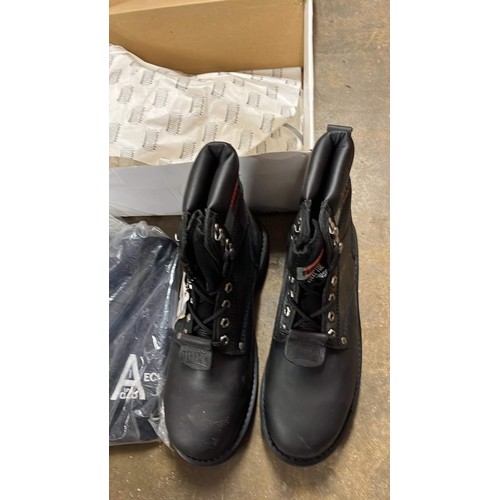 12 - UNUSED SAFTY WORK BOOTS SIZE 8