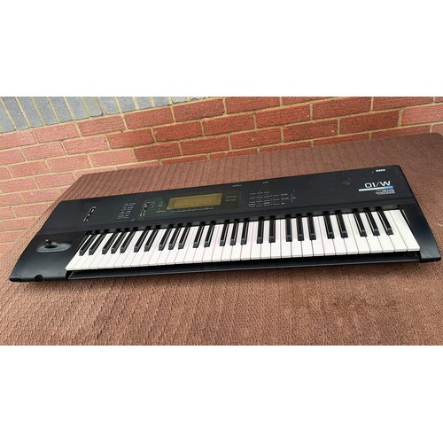 996 - KORG 01/W MUSIC WORKSTATION - KEYBOARD