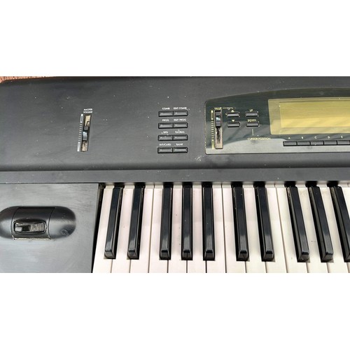 996 - KORG 01/W MUSIC WORKSTATION - KEYBOARD