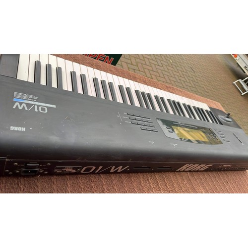 996 - KORG 01/W MUSIC WORKSTATION - KEYBOARD