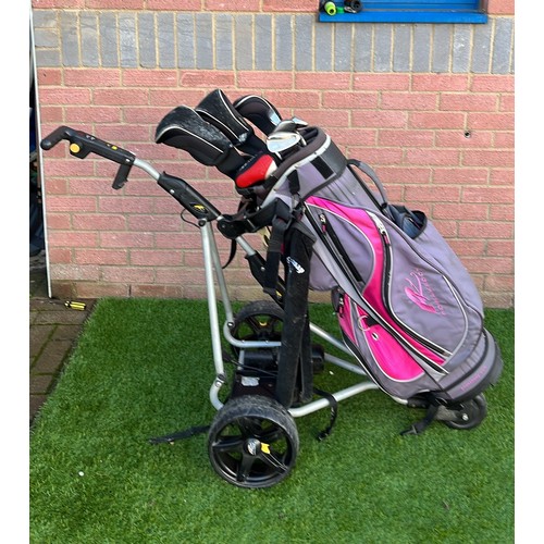 847 - MOBILE GOLF TROLLEY AND CLUBS - BATTERY NEEDED